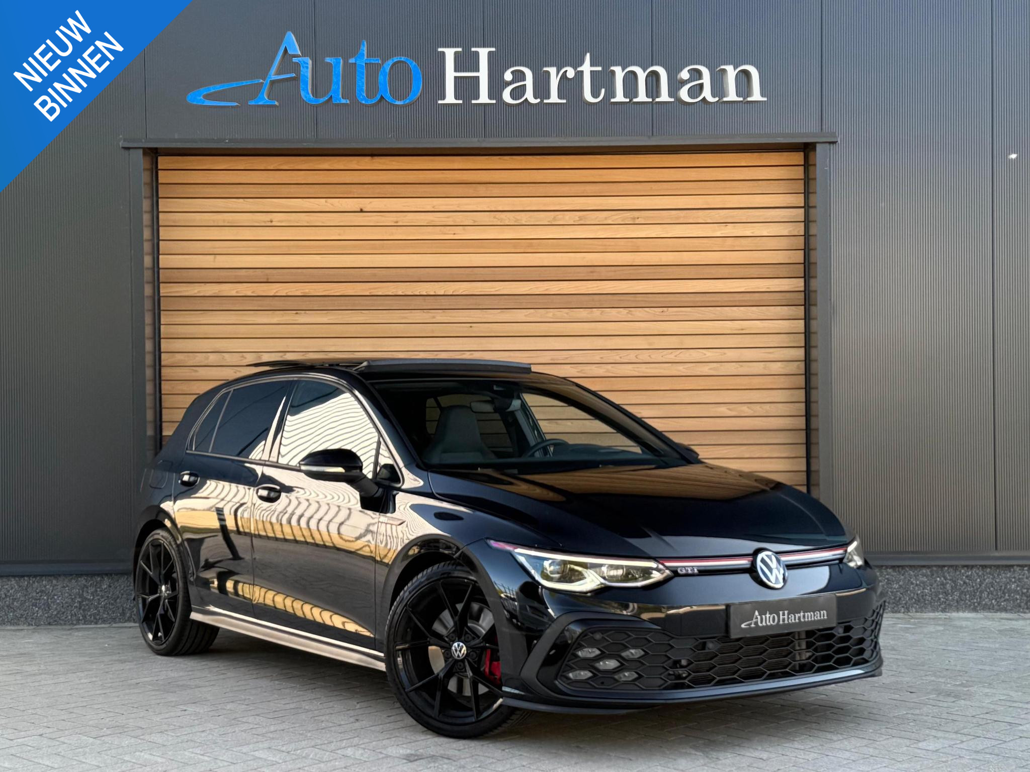 53023315